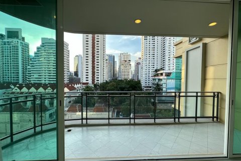 Condo in Watthana, Bangkok, Thailand, 3 bedrooms  № 159619 - photo 8