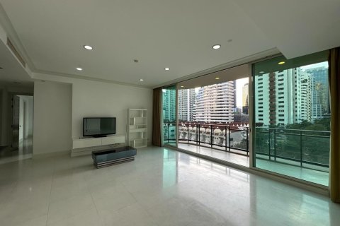 Condo in Watthana, Bangkok, Thailand, 3 bedrooms  № 159619 - photo 2