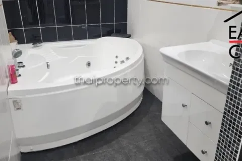 Casa de 3 dormitorios en Pattaya, Tailandia № 213467 - foto 4