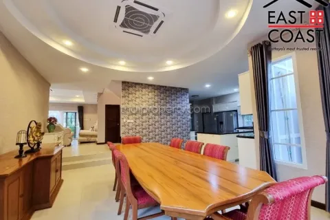 Casa de 5 dormitorios en Pattaya, Tailandia № 213471 - foto 11