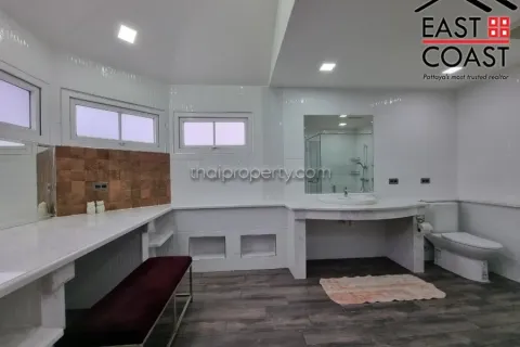Casa de 5 dormitorios en Pattaya, Tailandia № 213471 - foto 29