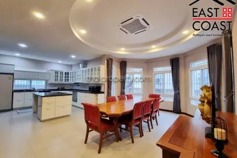 Casa de 5 dormitorios en Pattaya, Tailandia № 213471 - foto 10