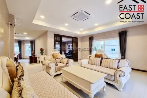 Casa de 5 dormitorios en Pattaya, Tailandia № 213471 - foto 5