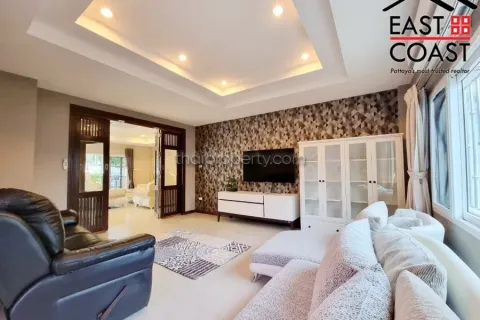 Casa de 5 dormitorios en Pattaya, Tailandia № 213471 - foto 9