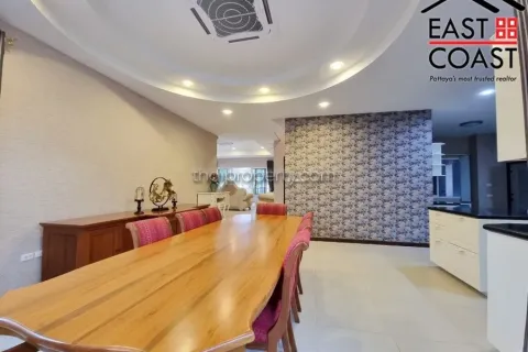 Casa de 5 dormitorios en Pattaya, Tailandia № 213471 - foto 12