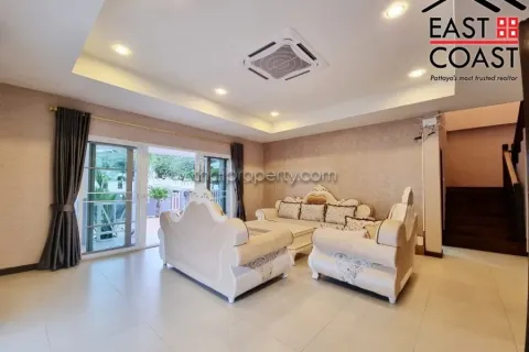 Casa de 5 dormitorios en Pattaya, Tailandia № 213471 - foto 6