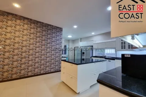 Casa de 5 dormitorios en Pattaya, Tailandia № 213471 - foto 15