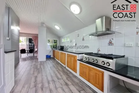Casa de 5 dormitorios en Pattaya, Tailandia № 213471 - foto 17