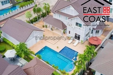 Casa de 5 dormitorios en Pattaya, Tailandia № 213471 - foto 3