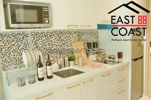 Condominio de 2 dormitorios en Jomtien Beach, Pattaya, Tailandia № 213472 - foto 5