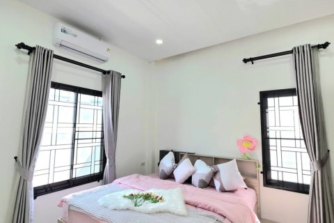 House in Pattaya, Thailand 3 bedrooms № 164114 - photo 11