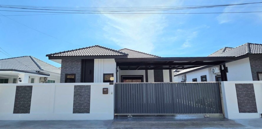 House in Pattaya, Thailand 3 bedrooms № 164114