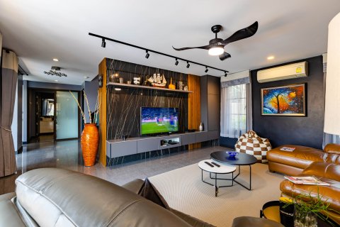 Villa in Hua Hin, Thailand 5 bedrooms № 168509 - photo 29