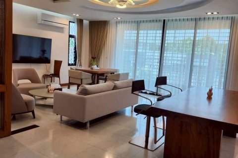 House in Phra Khanong, Bangkok, Thailand 9 bedrooms № 162135 - photo 4