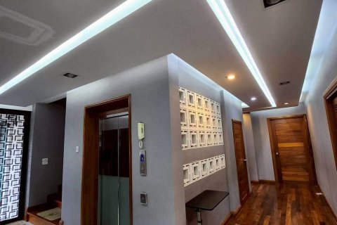 House in Phra Khanong, Bangkok, Thailand 9 bedrooms № 162135 - photo 5