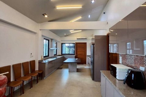 House in Phra Khanong, Bangkok, Thailand 9 bedrooms № 162135 - photo 7