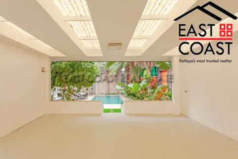 Casa de 4 dormitorios en Pattaya, Tailandia № 212293 - foto 3