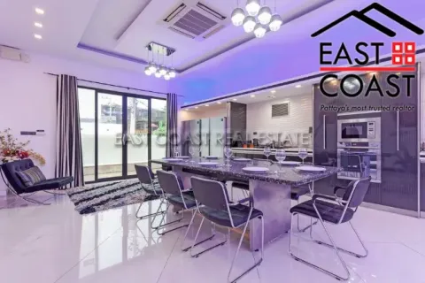 Casa de 4 dormitorios en Pattaya, Tailandia № 212293 - foto 11