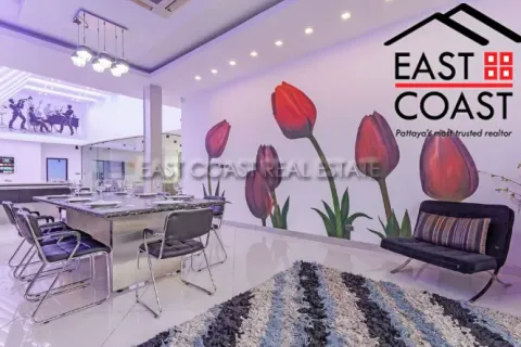 Casa de 4 dormitorios en Pattaya, Tailandia № 212293 - foto 15