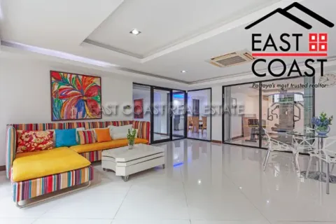 Casa de 4 dormitorios en Pattaya, Tailandia № 212293 - foto 8