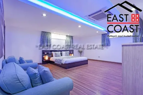 Casa de 4 dormitorios en Pattaya, Tailandia № 212293 - foto 13