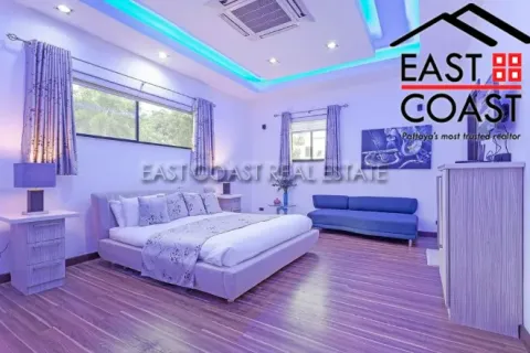 Casa de 4 dormitorios en Pattaya, Tailandia № 212293 - foto 22