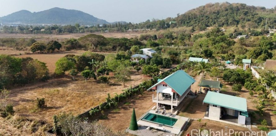 House in Pattaya, Thailand 3 bedrooms № 134425