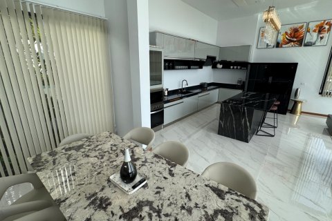 Villa in Bang Tao, Thailand 5 bedrooms № 166294 - photo 8