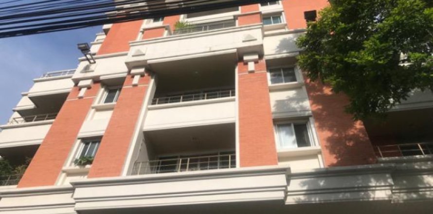 Apartment in Bangkok, Thailand 3 bedrooms № 193450
