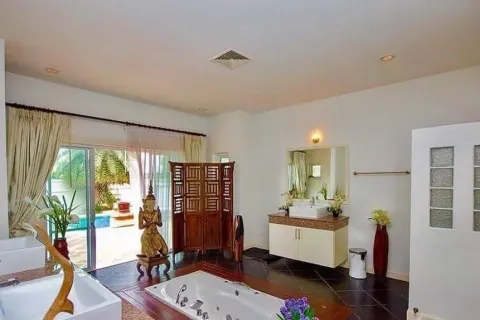 Villa in Hua Hin, Thailand 4 bedrooms № 152169 - photo 13