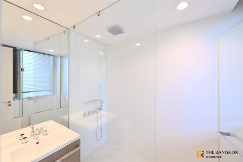 Condo in Bangkok, Thailand, 2 bedrooms № 209825 - photo 3