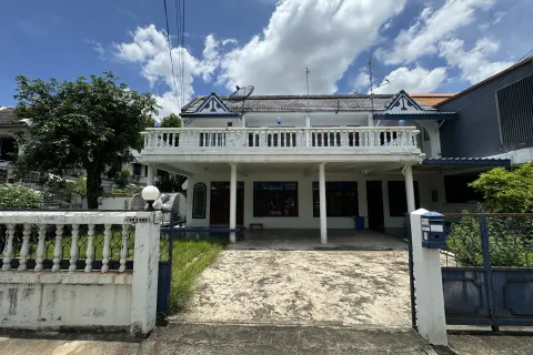 Таунхаус в Чатучаке, Бангкок, Таиланд с 4 спальнями № 164582 - фото 1