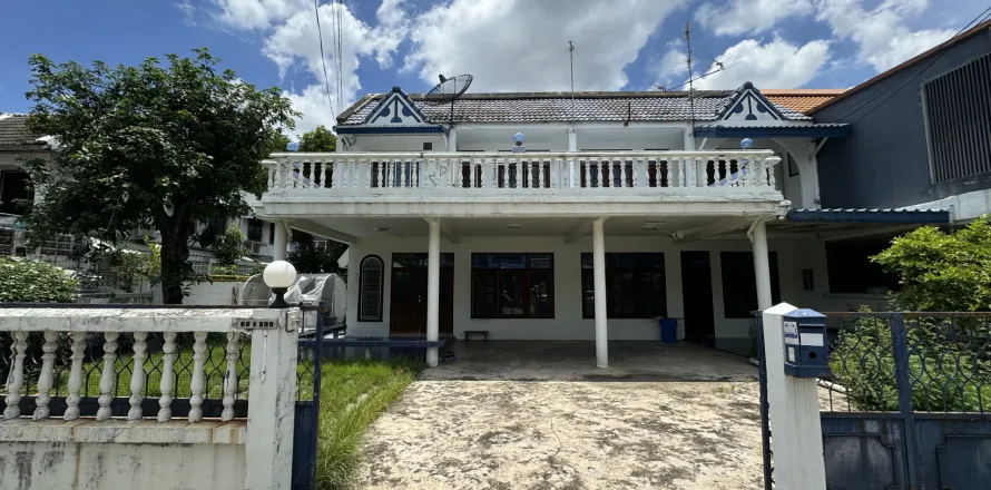 Таунхаус в Чатучаке, Бангкок, Таиланд с 4 спальнями № 164582