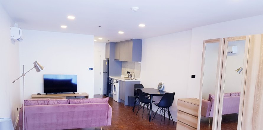 Студия в кондо в Ваттхане, Бангкок, Таиланд № 153060