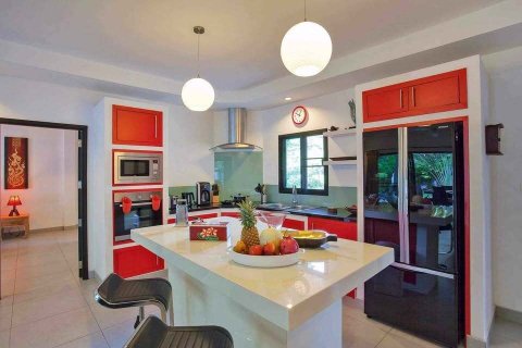 Villa in Phuket, Thailand 3 bedrooms № 172268 - photo 5