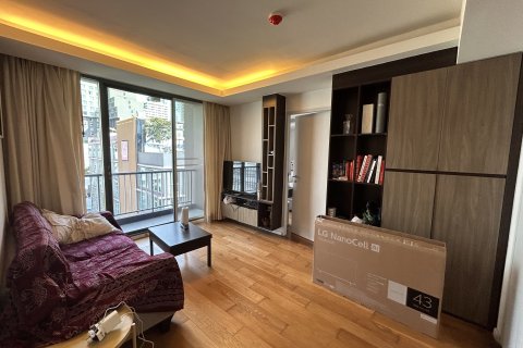 Condo in Khlong Toei, Bangkok, Thailand, 2 bedrooms  № 169483