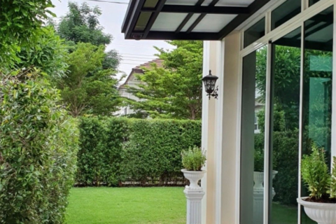 House in Bangkok, Thailand 3 bedrooms № 189085