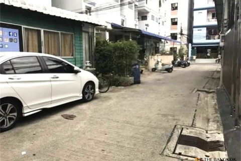 House in Bangkok, Thailand 5 bedrooms № 189090