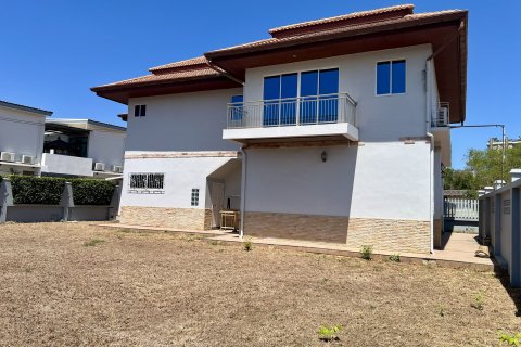 Дом в Паттайе, Таиланд с 8 комнатами  № 174006