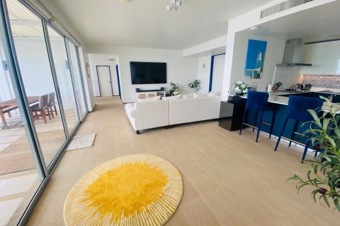 Condo in Kamala, Thailand, 2 bedrooms  № 174008 - photo 7