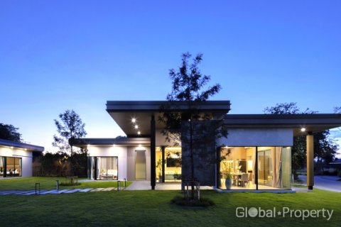 Дом в Паттайе, Таиланд с 3 спальнями  № 113588 - фото 1