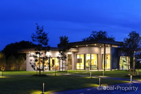 Дом в Паттайе, Таиланд с 3 спальнями  № 113588 - фото 2