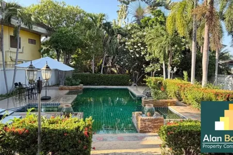 Casa de 4 dormitorios en Pattaya, Tailandia № 211041 - foto 11