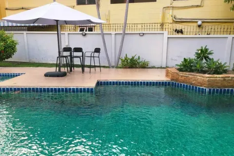 Casa de 4 dormitorios en Pattaya, Tailandia № 211041 - foto 13