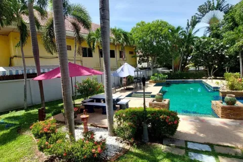 Casa de 4 dormitorios en Pattaya, Tailandia № 211041 - foto 19