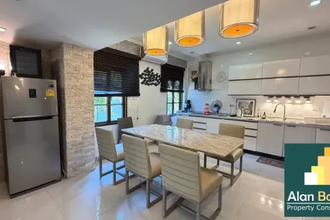 Casa de 4 dormitorios en Pattaya, Tailandia № 211041 - foto 9
