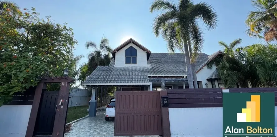 Casa de 4 dormitorios en Pattaya, Tailandia № 211041