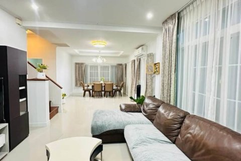 House in Ko Kaeo, Thailand 4 bedrooms № 154589 - photo 5