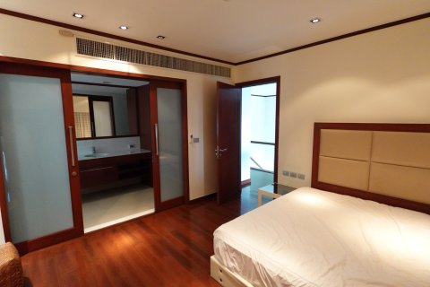 Condo in Watthana, Bangkok, Thailand, 3 bedrooms  № 170328 - photo 3