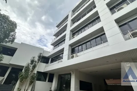Commercial property in Watthana, Bangkok, Thailand № 217124